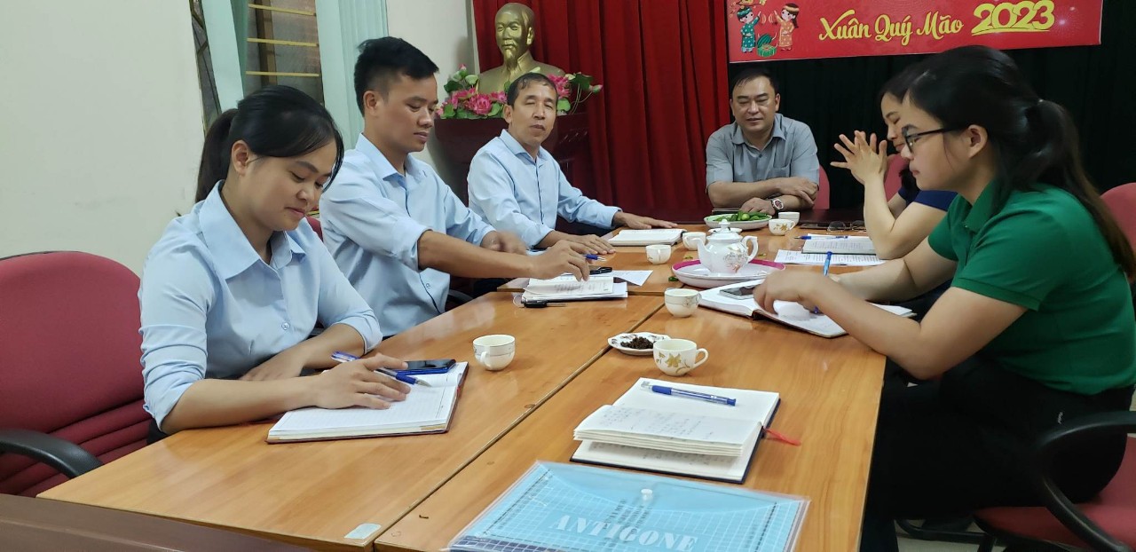 Trung tâm Ứng dụng tiến bộ khoa học và công nghệ làm việc với các Phòng Kinh tế - Hạ tầng huyện Hàm Yên, Chiêm Hóa về hoạt động khoa học công nghệ.